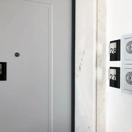 Urban Deluxe Apartament *