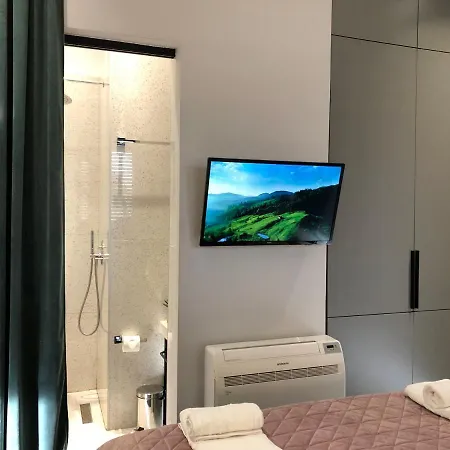 Urban Deluxe Apartment *