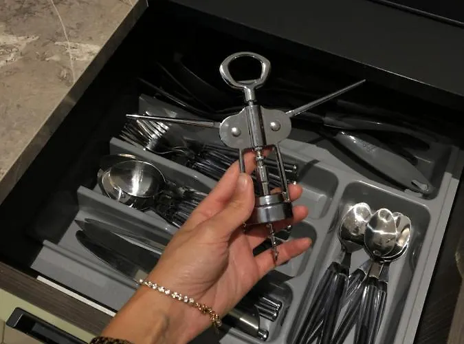 Urban Deluxe 地拉那