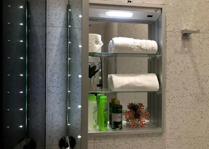 Urban Deluxe * 地拉那